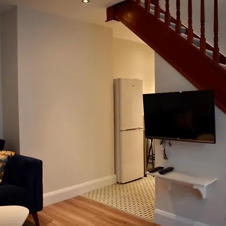 Renovated 2 Bedroom Flat By Centre * Dublin