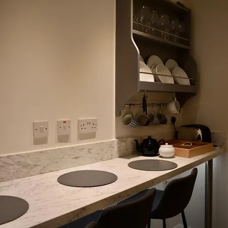 Apartmán Renovated 2 Bedroom Flat By Centre *