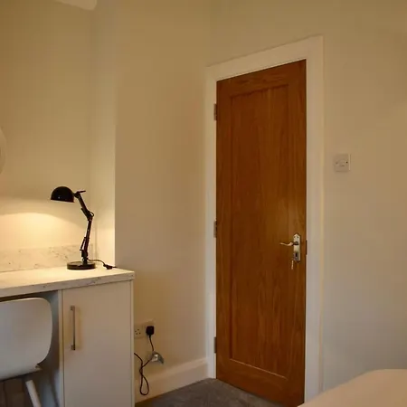 Διαμέρισμα Renovated 2 Bedroom Flat By Centre *